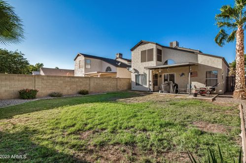 4011 Camino Vivaz, Glendale AZ  85310-5516 exterior