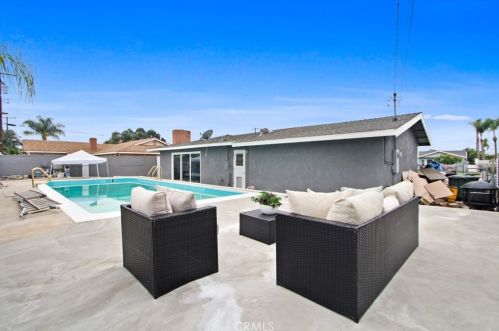 8012 San Leandro Cir, Buena Park CA  90620-2822 exterior