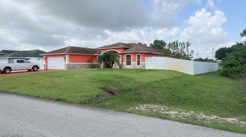 1305 Venice Ave, Lehigh Acres, FL 33971-5281