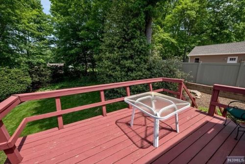 81 Mcnomee St, Oakland NJ  07436-2609 exterior