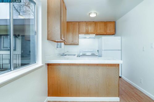 366 45 St, Oakland CA 94609-2259 exterior