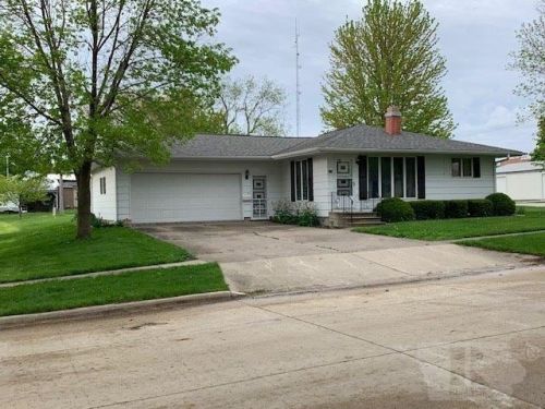 212 2nd St, Wayland, IA 52654-7622