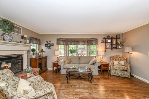 253 Wilson Blvd, Islip Manor, NY 11751-1926