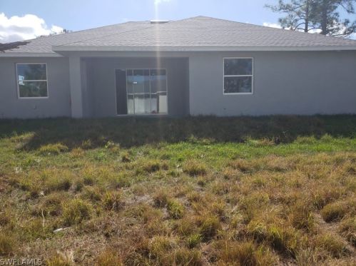 2926 18th St, Lehigh Acres, FL 33976-3635