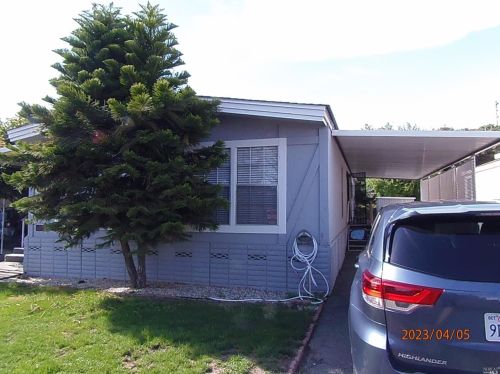 11 Palm Dr, West Pittsburg, CA 94565-5401