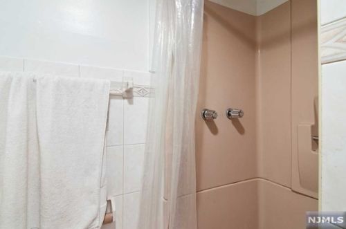 162 Summer Ave, Newark NJ  07104-2614 exterior