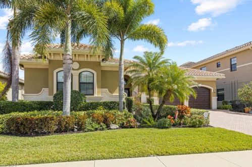 3288 Atlantic Cir, Naples, FL 34119-8640