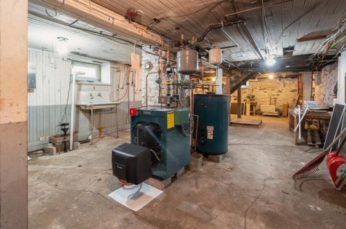 12 Nate Whipple Hwy, Cumberland RI  02864-3353 exterior