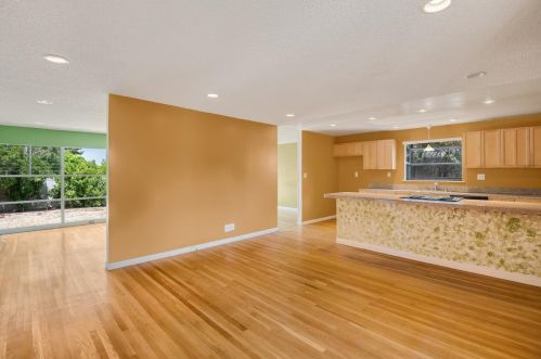 655 Ashbourne Dr, Sunnyvale, CA 94087-3414