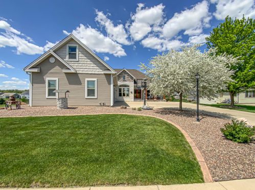 1280 Mamerow Ln, Oconomowoc, WI 53066-4196