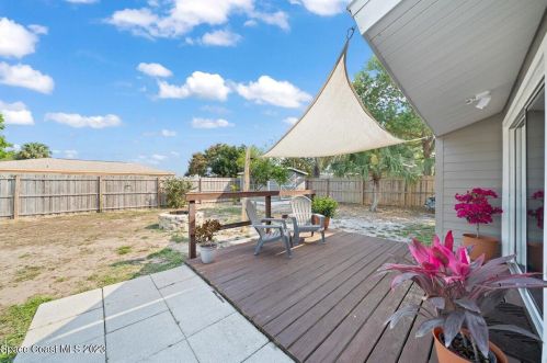 955 Schumann Dr, Sebastian FL  32958-5331 exterior