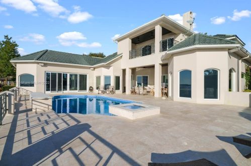 4828 Peninsula Dr, Daytona Beach FL 32127-7203 exterior