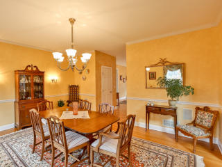 15 Plumb Creek Rd, Bridgeport, CT 06611-1492