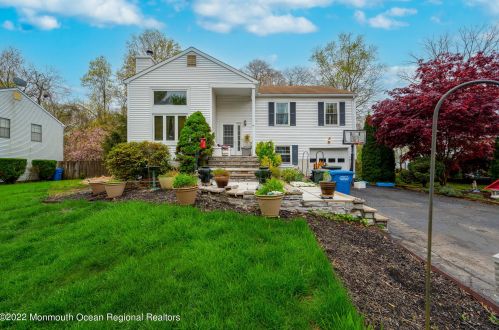 17 Clydesdale Ct, Tinton Falls, NJ 07701-4902