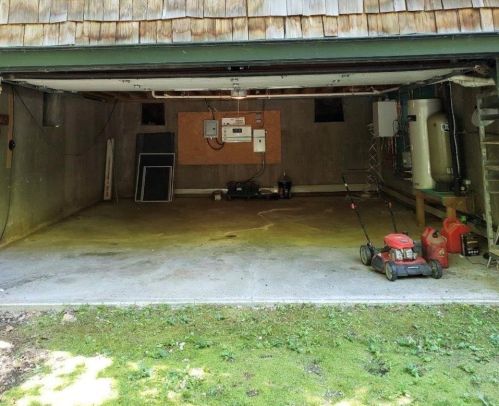 1044 Plain Rd, Hinsdale NH  03451-2150 exterior