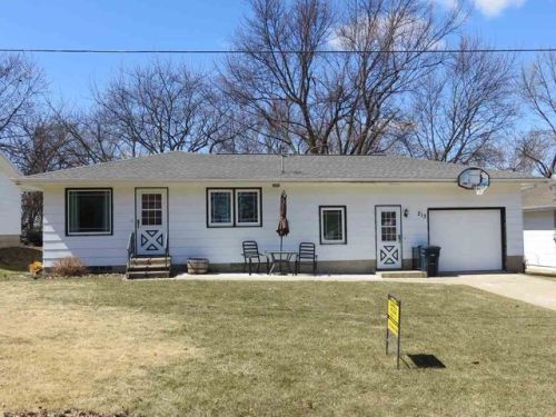 213 1st St, Parkersburg, IA 50665-7686