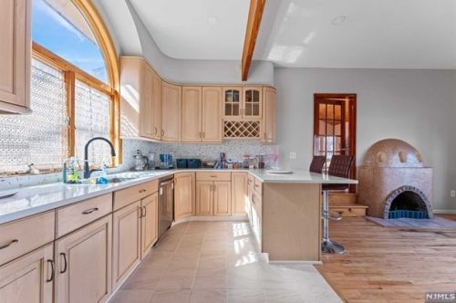 17 Hickory Dr, Oakland NJ  07436-2519 exterior