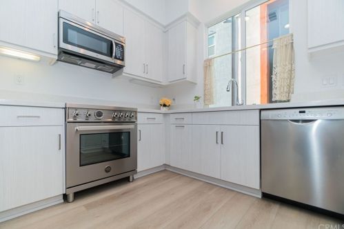 241 Elm Ave, Long Beach CA 90807-3403 exterior