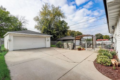 3221 98, Milwaukee WI 53214-2637 exterior