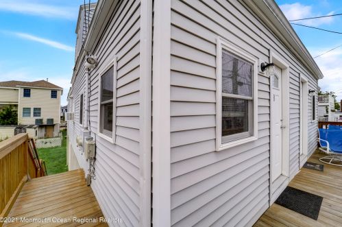 16 Barberie Ave, Monmouth Hills NJ  07732-1520 exterior