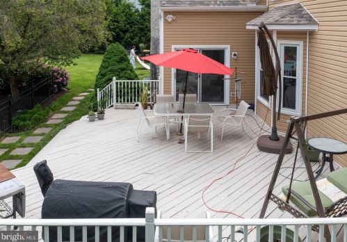 32 Windward Ct, Collegeville PA  19426-2869 exterior