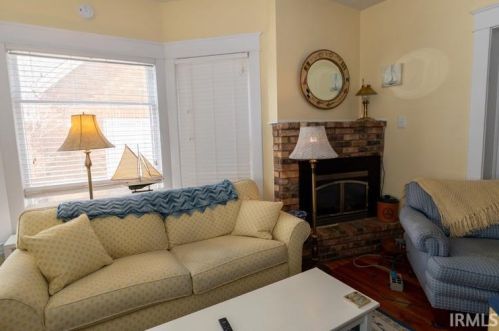 321 Edgewater Dr, Mishawaka IN  46545-6910 exterior