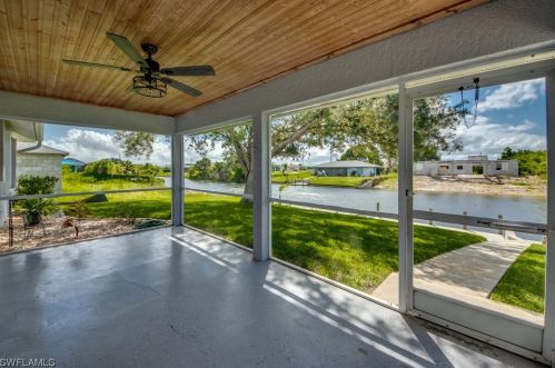 622 1st Ter, Cape Coral, FL 33990-1168