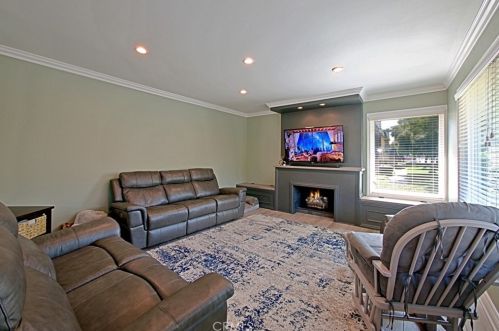 2000 Figwood Ln, Anaheim CA  92806-4605 exterior