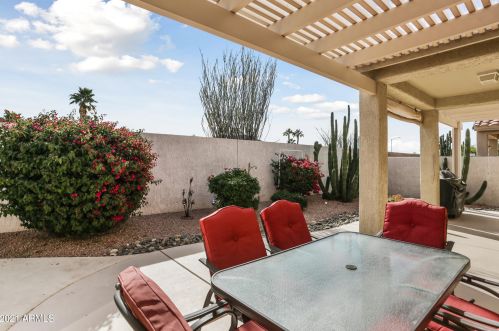 22031 Las Brizas Ln, Sun City AZ 85375-2827 exterior