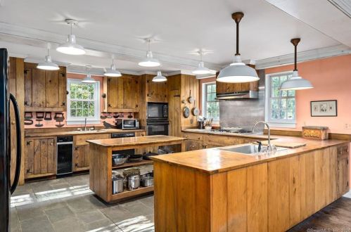 470 Plainfield Pike, Moosup, CT 06354-1822