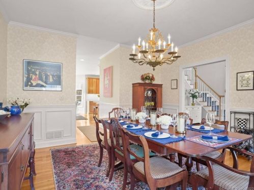 17 Roseview Ct, Bridgeport CT  06611-2078 exterior