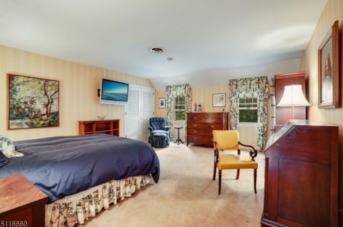 400 Larger Cross Rd, Bedminster NJ  07921-2724 exterior