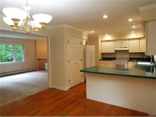 51 Bowen Rd, Warwick, NY 10990-3909