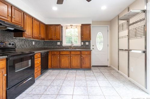 8 Boulevard, Hartford, CT 06111-3604