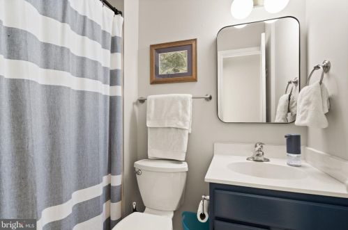 816 Anne St, Leesburg VA  20175-3426 exterior