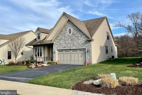 104 Honeycroft Blvd, Cochranville, PA 19330-1045