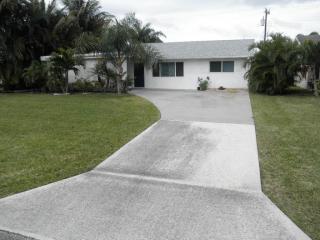 336 Balsam St, West Palm Beach, FL 33410-4809