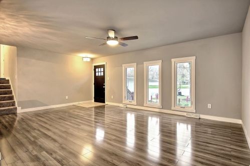 1530 Howard Ct, Hobart, IN 46342-5637