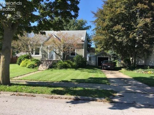 203 48th St, Sandusky, OH 44870-4861