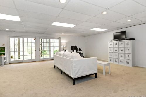 1209 Oenoke Rdg, New Canaan CT  06840-2613 exterior