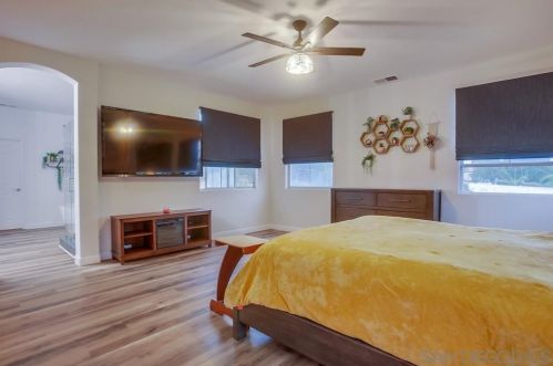 5057 Bella Collina St, Oceanside CA  92056-1924 exterior