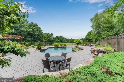 644 Southridge Dr, Navy Sup Dpt PA  17055-6025 exterior