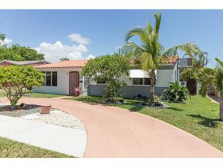 3217 Cleveland St, Hollywood, FL 33021-5021