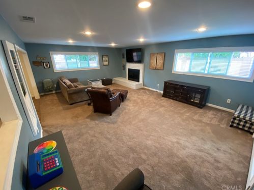 10402 Whirlaway St, Cypress CA  90630-4466 exterior
