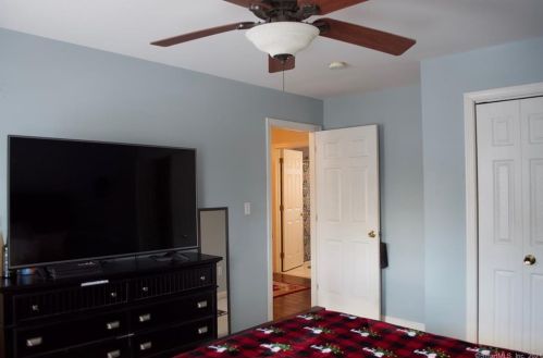 159 Vlg Rd, Huntington CT 06484-1670 exterior