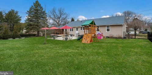 402 Cowpath Rd, Lansdale PA  19446-1516 exterior