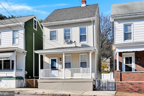 132 Pottsville St, Port Carbon, PA 17965-1513