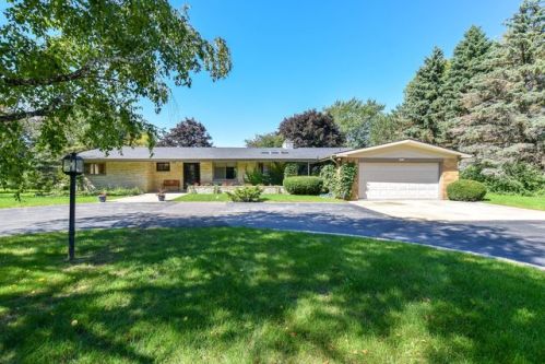 10919 Westview Ln, Thiensville, WI 53092-4833