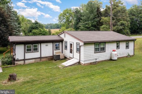 212 Stonehouse Rd, Carlisle PA  17015-9429 exterior