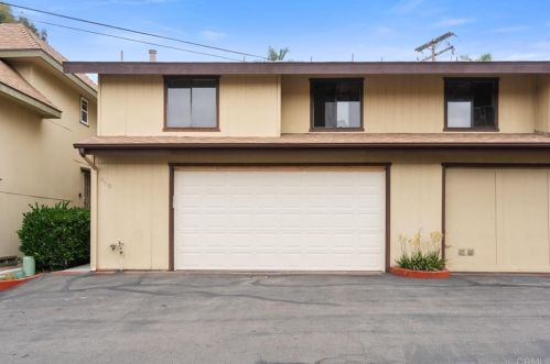 975 Marlin Dr, Vista, CA 92084-5653